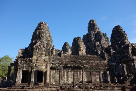 Van de oorspronkelijk 216 gezichten van de Bayon zijn er wel wat verdwenen maar 