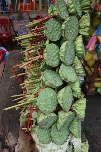 Lotuszaden als snack aan de kant van de weg