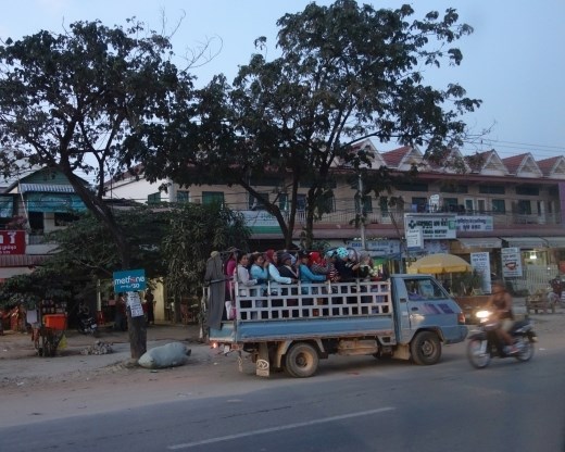 Weer op het vaste land is dit de manier waarop  de fabrieksarbeiders forensen