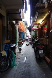 Een steegje vlakbij ons hotel in Saigon: by irko_mirjam, Views[412]