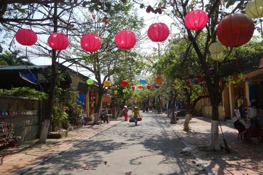 Straattafereeltje in Hoi An voordat de hordes toeristen zijn gearriveerd
