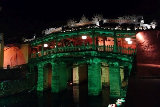 Sfeerverlichting bij de japanse brug