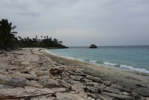 Een van de weinige stranden die niet vol ligt met boten