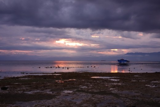 Zonsondergang over de bergen van Negros