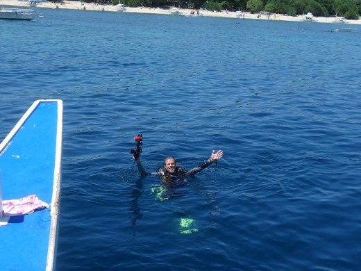 Na een mooie duik komt Irko triomfantelijk boven