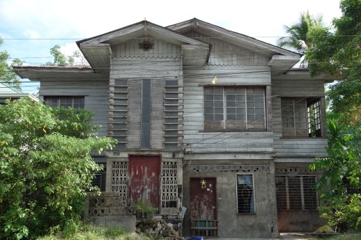 Her en der staan nog leuke houten huizen uit de Spaanse tijd, hier een voorbeeld uit Baclayon