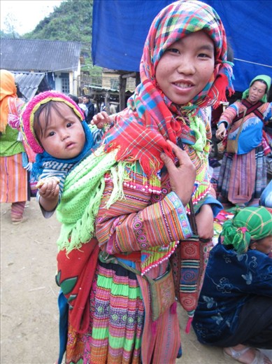 Sapa Mother and children-the strong bonding