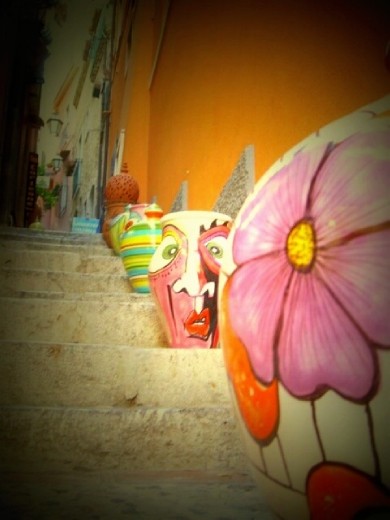If the Sicilian landscape leave open-mouthed, the manner in which the Sicilians have been able to take advantage of their traditions still fascinates. In the picture, a small lane made only by the presence of colorful vases decorated each one differently, to attract the attention of tourists and entertain the little ones with Greek masks depicted above them.