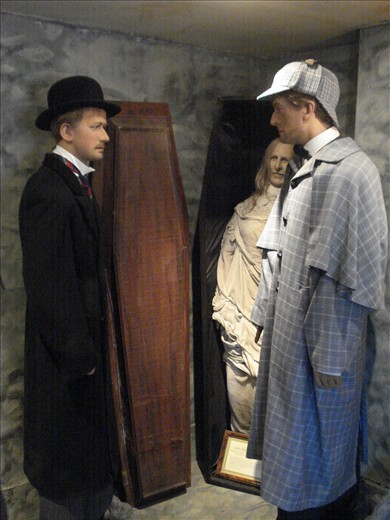 Mysteries acted out by figurines