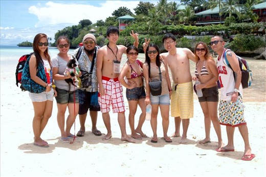 Some of the people in this photo are strangers that soon became our friends during our stay in the island. One photo before goodbye. :)