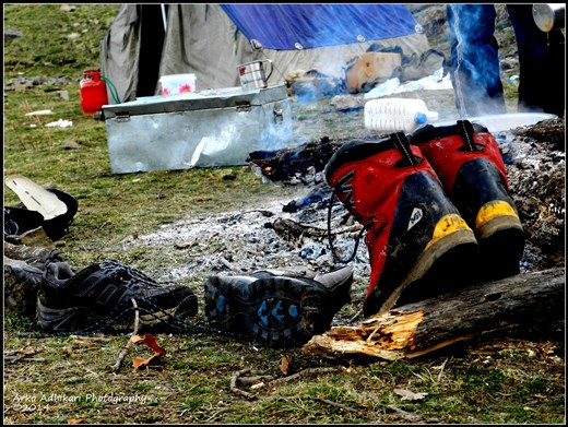 The faithful. Sometimes, the only ones.

At the end of a long tiring day walking through water and snow and ice, when the time comes to hang up your boots for the day, you need to dry them first. They never dry though, it's just that the soaked up wetness disappears slightly. And sometimes, in such arid environment, you luckliy find patches of moss and a log of wood.