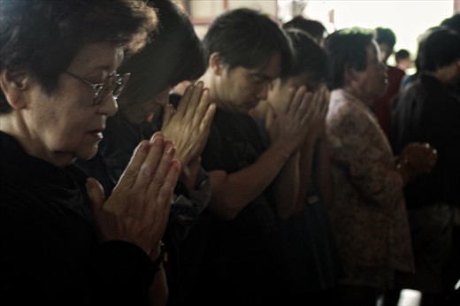 Young, old, Man, Women, everyone pray.