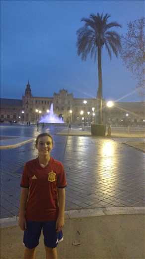 A spectacular evening run past the Plaza de Espana