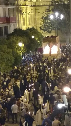 The crowds around the Virgin