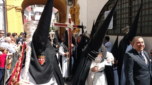 The cross coming through the Postigo