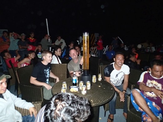 A couple of quiet beers and a bit of Karaoke with the locals, oh yeah. 