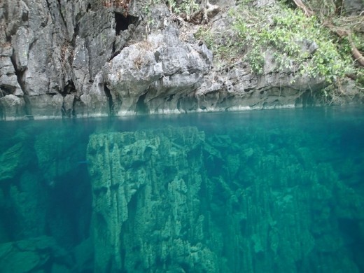 Rock structure underwater and top side, Kayangan Lake