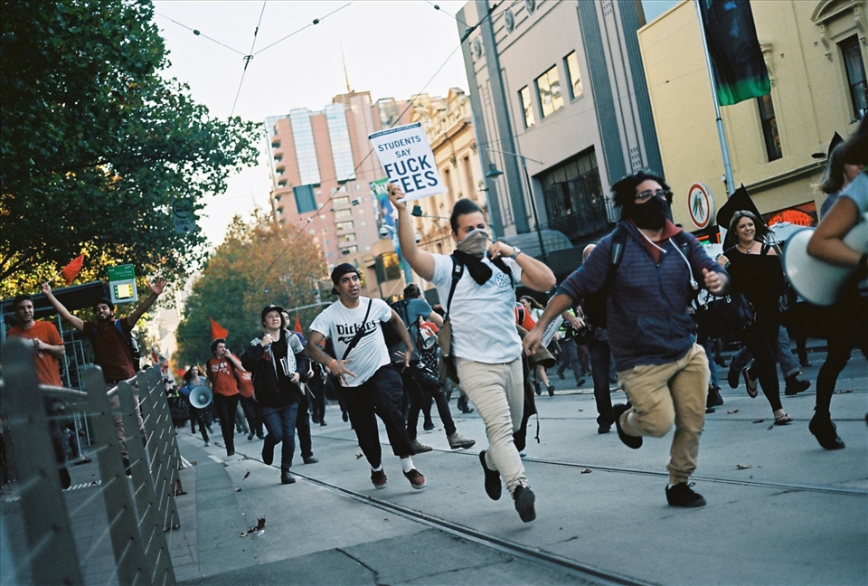 The march nears the end, protestors run at the police who guard Parliament house