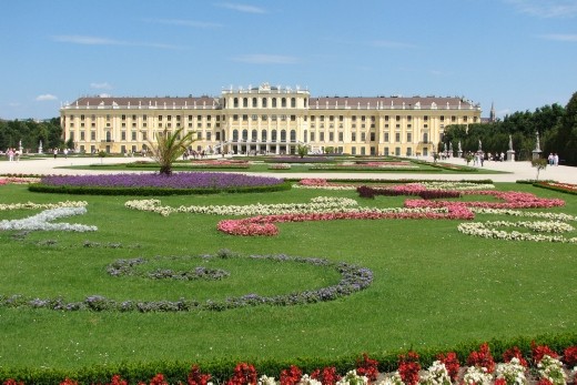 Schoenbrunn Palace and gardens - Author Gerhard Salomon