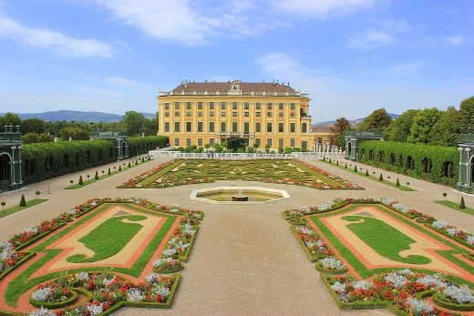 Schoenbrunn Palace and gardens - Author Jorge Valenzuela A