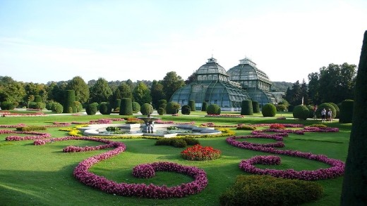 Schoenbrunn Palace gardens - Author Davidfr187