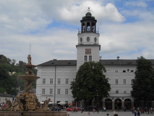 Residentzplatz New (Neue) Residenz and fountain