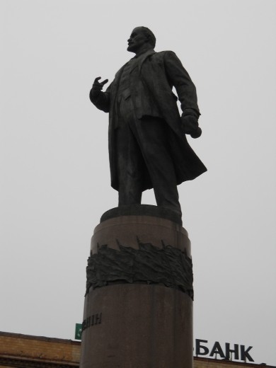A statue of Lenin on Karl Marx Blvd, across the street from a major mall called 