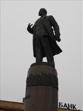 A statue of Lenin on Karl Marx Blvd, across the street from a major mall called 