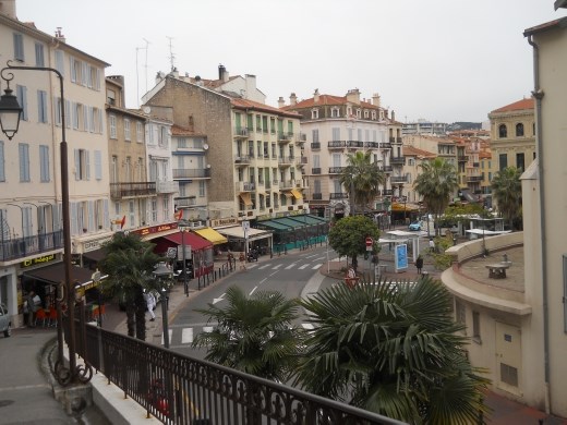 Descending Canne's Castle and Old Town
