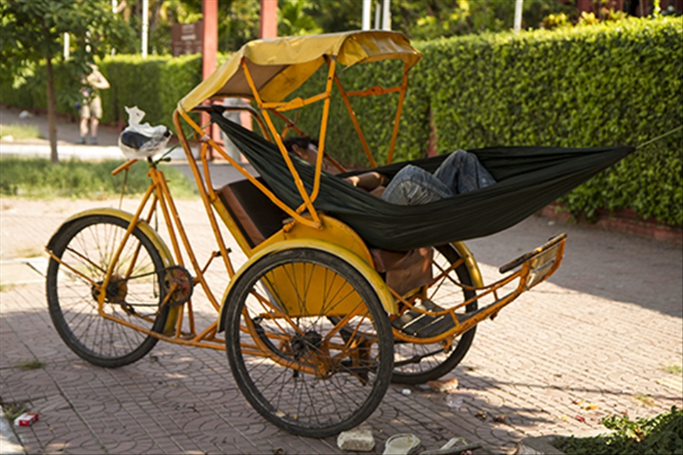 This Kipping Khmer shows how Its done with his hammock accessory pack.