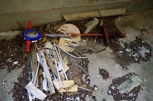 Ikeshima is an island in the south of Japan that used to be known for its active and prosperous coal mine. Due to a tragic mine accident 10 years ago most people were forced to leave the island due to dangerous levels of pollution. The corridors were filled with children’s toys, it made me imagine a place that was once bustling with life.