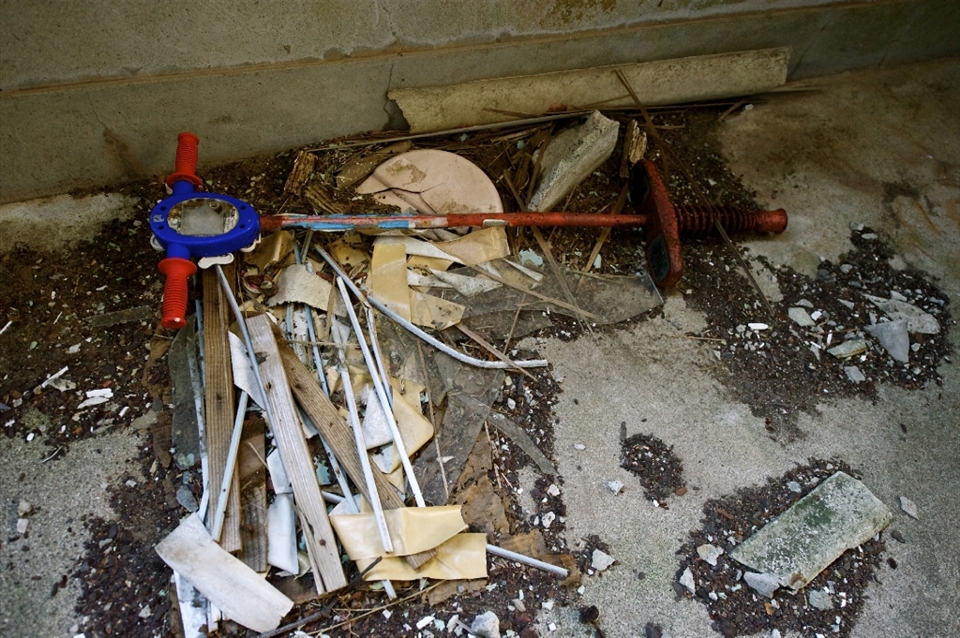 Ikeshima is an island in the south of Japan that used to be known for its active and prosperous coal mine. Due to a tragic mine accident 10 years ago most people were forced to leave the island due to dangerous levels of pollution. The corridors were filled with children’s toys, it made me imagine a place that was once bustling with life.