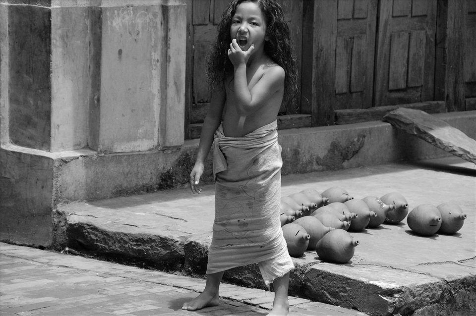 An photogenic girl shows me her disgruntled face for intruding into her yard.