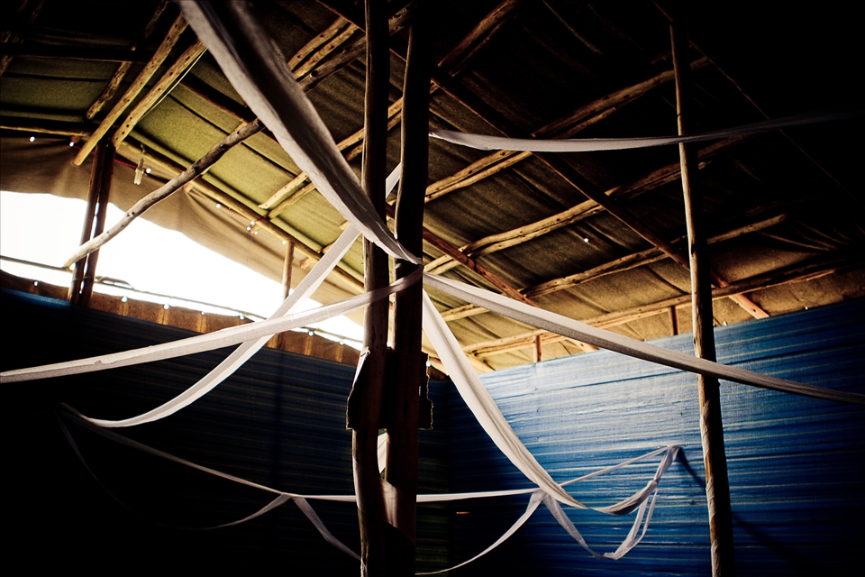 Toilet paper as a wedding decoration never looked so good.