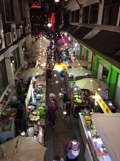 Food stalls at Chiang Mai night bazaar