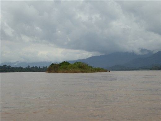 Myanmar to the left, Laos to the right