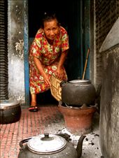 Yogyakarta, Indonesia: Woman fans coal: by javafaces, Views[288]