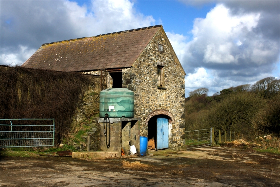Country Living - Much of the Pembrokeshire coast hardens back to a time of simpler living, one that has remained largely untainted by modernisation.