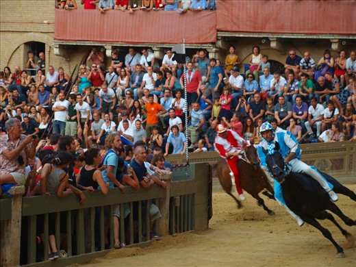 The winner on the Onda (Wave) horse rounds the bend, bareback and hanging on tight. A scary sight when you are viewing from the stands and showered in dust and dirt from the track as they pass.