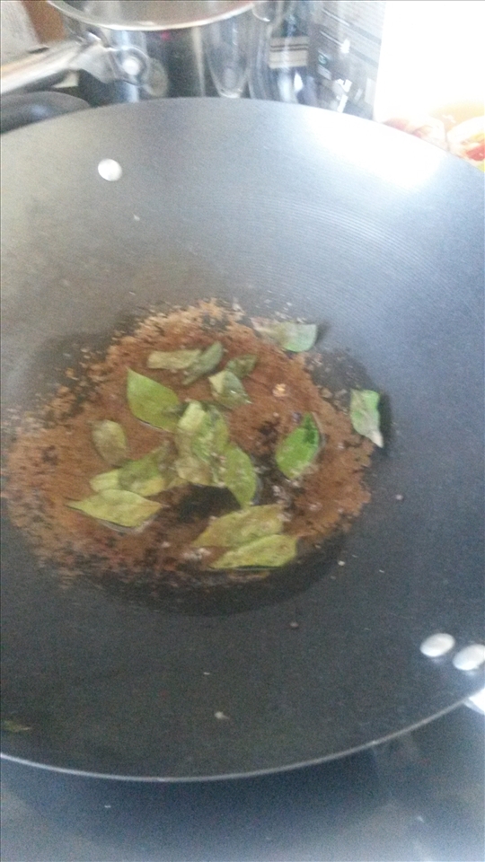 Curry leaves cooking