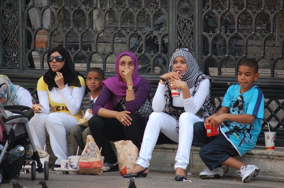 Lunch on the sidewalk
