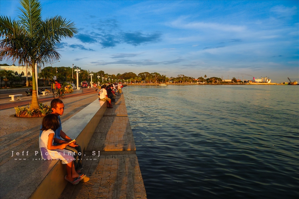 Boulevard in Zamboanga City where people would stay to see the beautiful sunset
