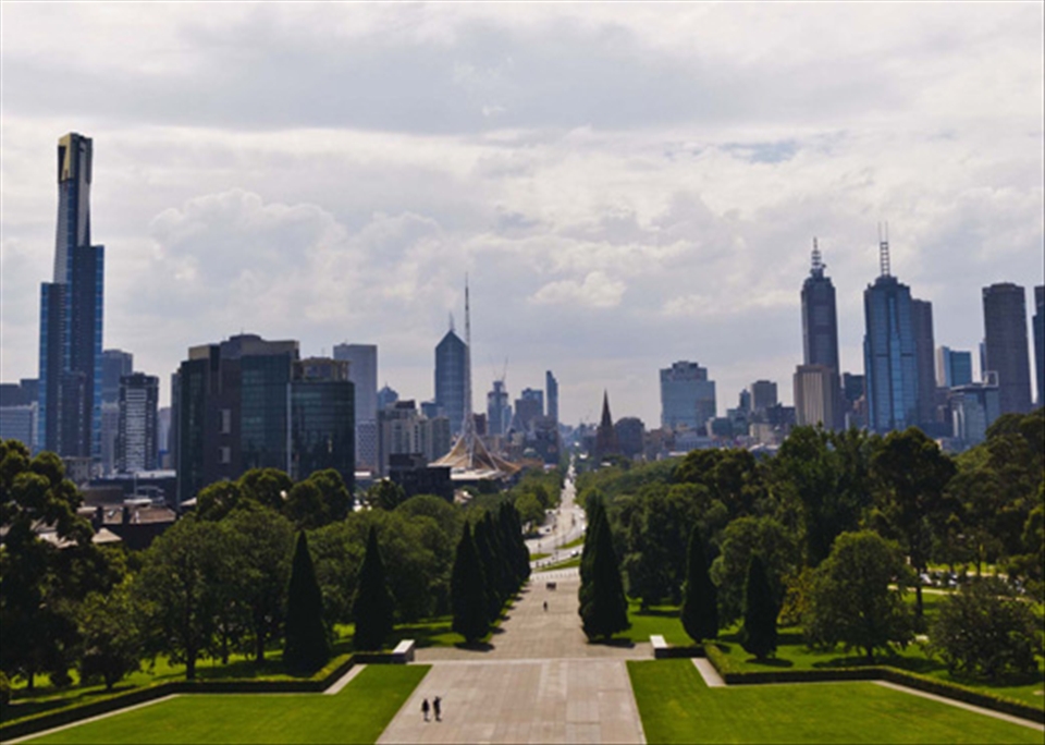 Melbourne, Victoria, Australia
Visiting new places is exciting, walking around the streets, museum and attractions help me to meet people, understand its history and culture.  From my personal point of view, you need to find the right spot at the right high to really admire a new place.  When in Melbourne I look for the right location to capture the soul of the city, and that was the ANZAC Memorial, from where I was able to capture this road that leads to the heart of the modernity of the city, the beautiful gardens around the road give the friendly welcome to go around Melbourne and enjoy the attractions.