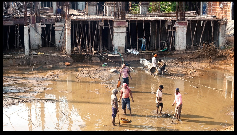 Laboreous and dangerous construction techniques are common throughout India.