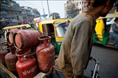 Gas tanks are being transported by a human rickshaw in New Delhi: by jeremy, Views[336]
