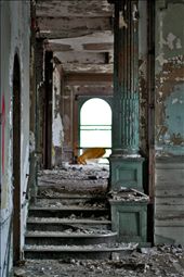 The owners hired Oppenheim’s String Orchestra to entertain dinner guests in its dining room, known after 1911 as “The Palm Room.” A renowned New York chef assembled delicacies such as high-flavored and well-dressed oysters, mince pie or plum pudding…and wine-cured cheeses (The Times Leader). The elegant five-star hotel was considered one of the best in the northeast United States. Only the richest stayed in the Hotel Sterling. 



: by jessica0413, Views[794]