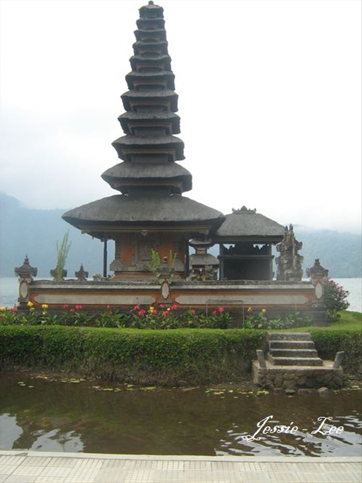 Quick stop at the Water Temple on the way.