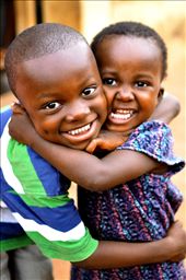 One of the first things I noticed about Ghana was that it was full of bright, happy children! And they were all quite eager to get their picture taken :): by jihyunpark, Views[358]