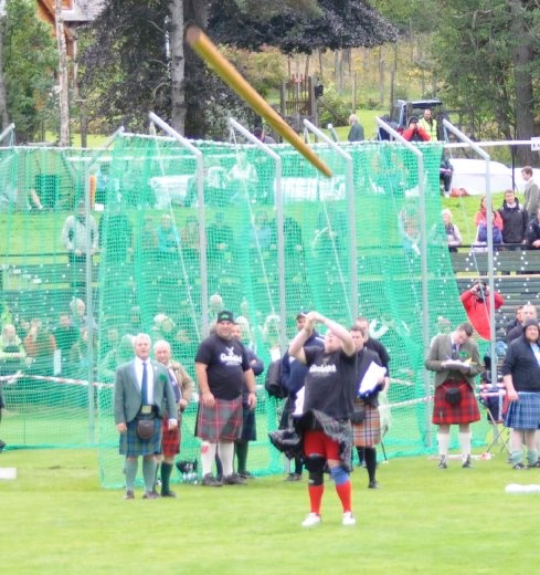 Braemar Highland Games - tossing the caber