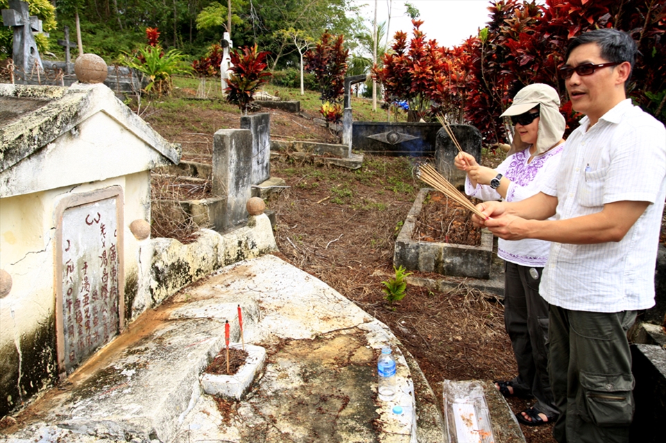 This cemetery reminds relatives from Vietnam & host countries to visit and pray.